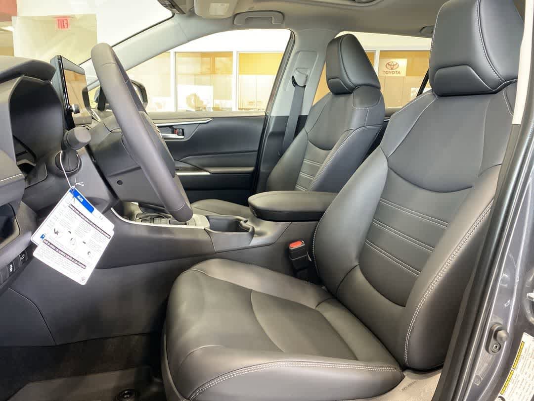 Thumbnail: 2025 Toyota RAV4 - 11