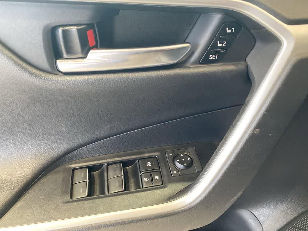 Thumbnail: 2022 Toyota RAV4 - 13