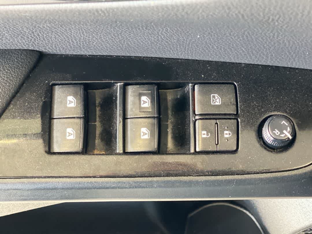 Thumbnail: 2018 Toyota Prius - 16