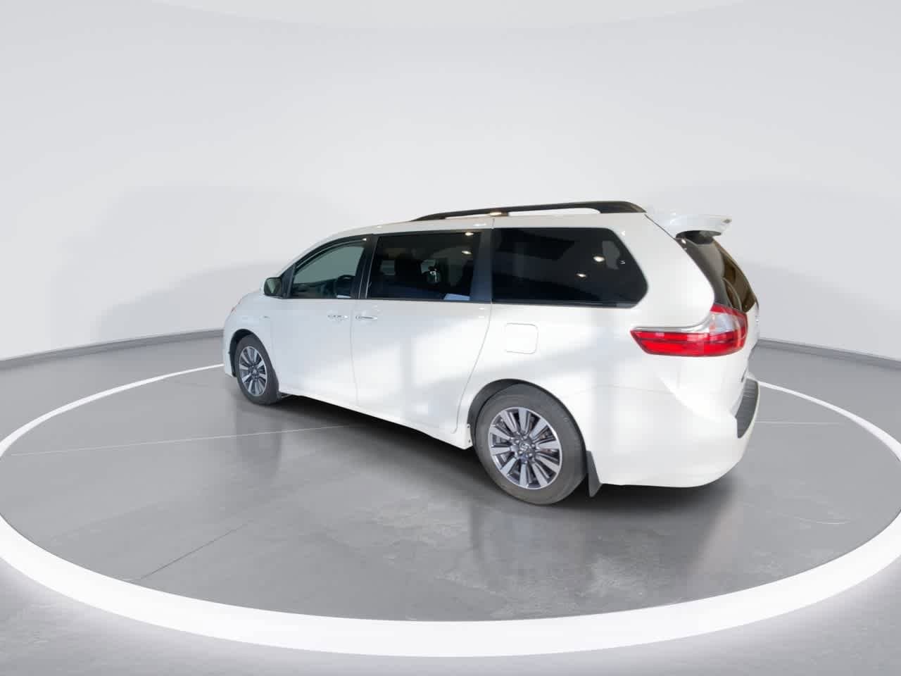 Thumbnail: 2020 Toyota Sienna - 6