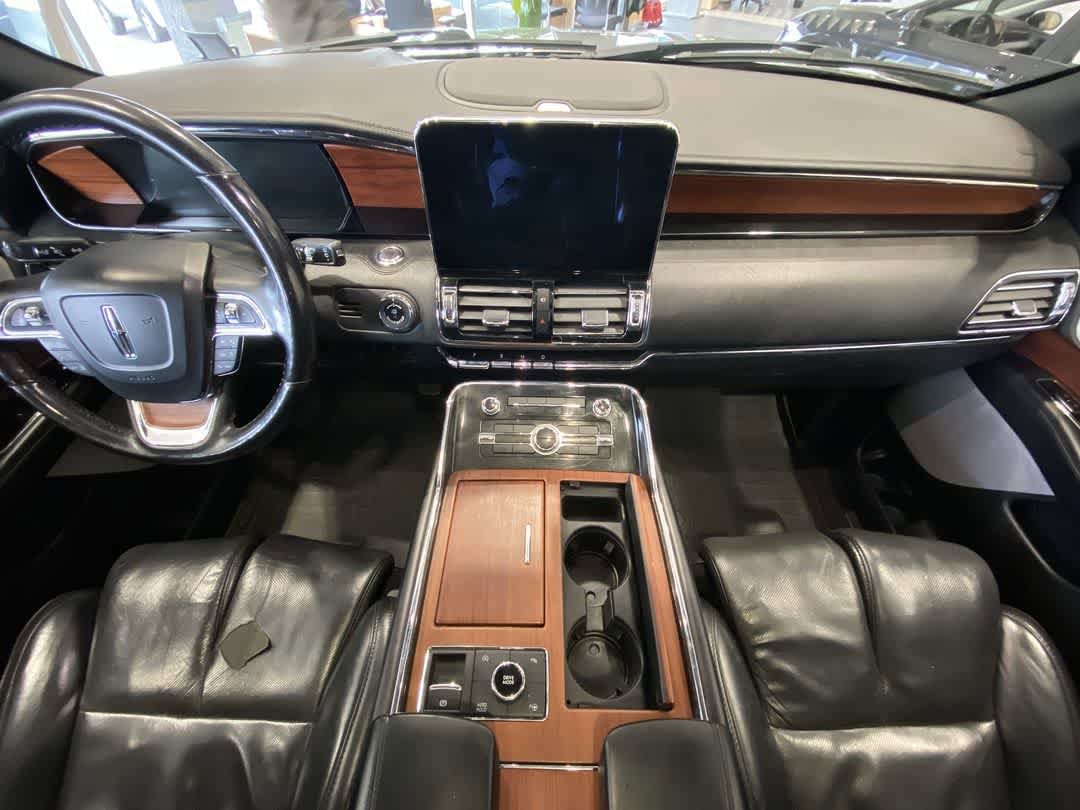 Thumbnail: 2020 Lincoln Navigator L - 24