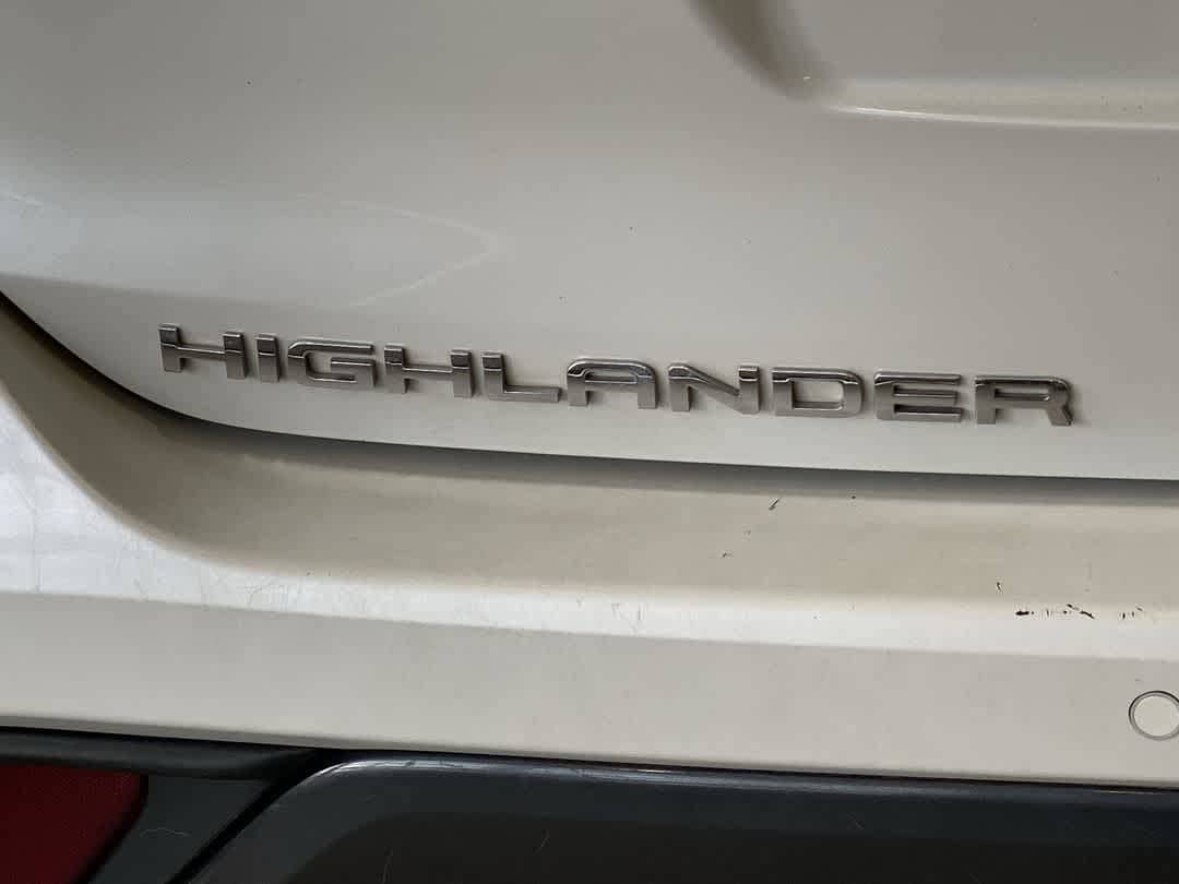 Thumbnail: 2023 Toyota Highlander - 11