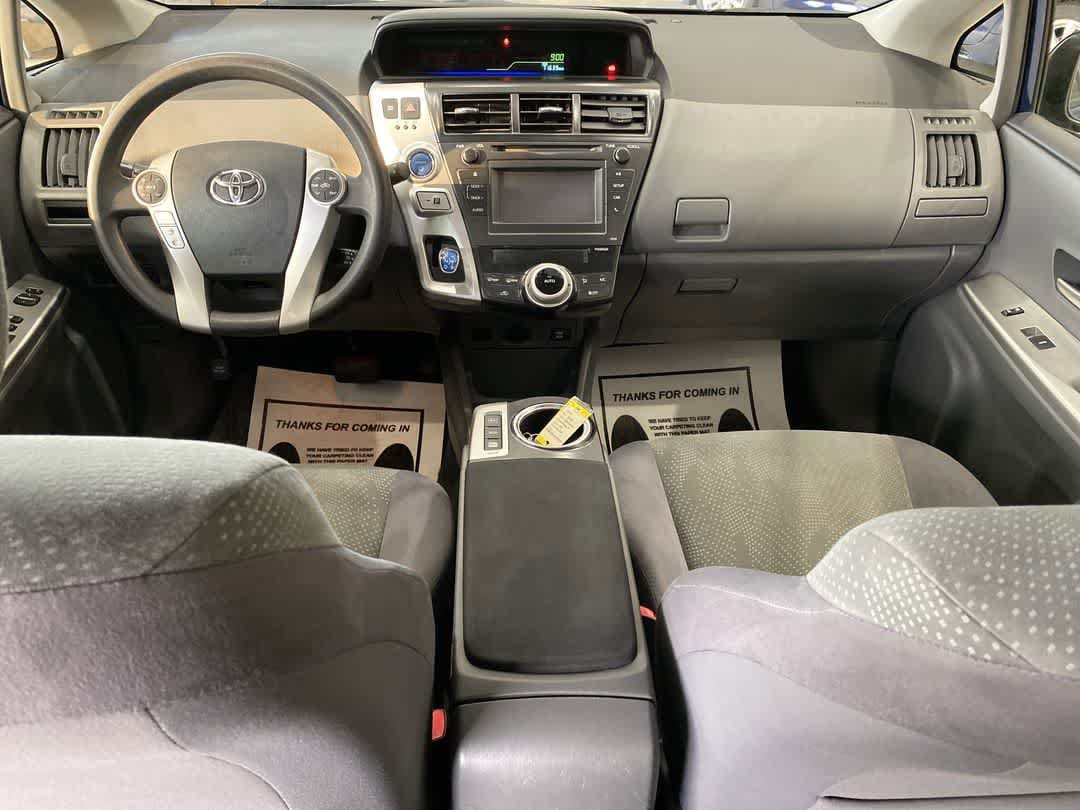 Thumbnail: 2012 Toyota Prius v - 22