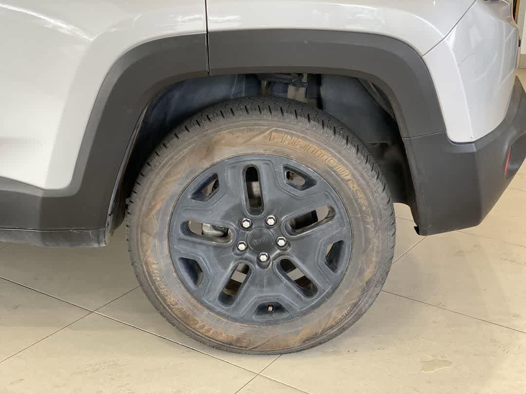 Thumbnail: 2018 Jeep Renegade - 13