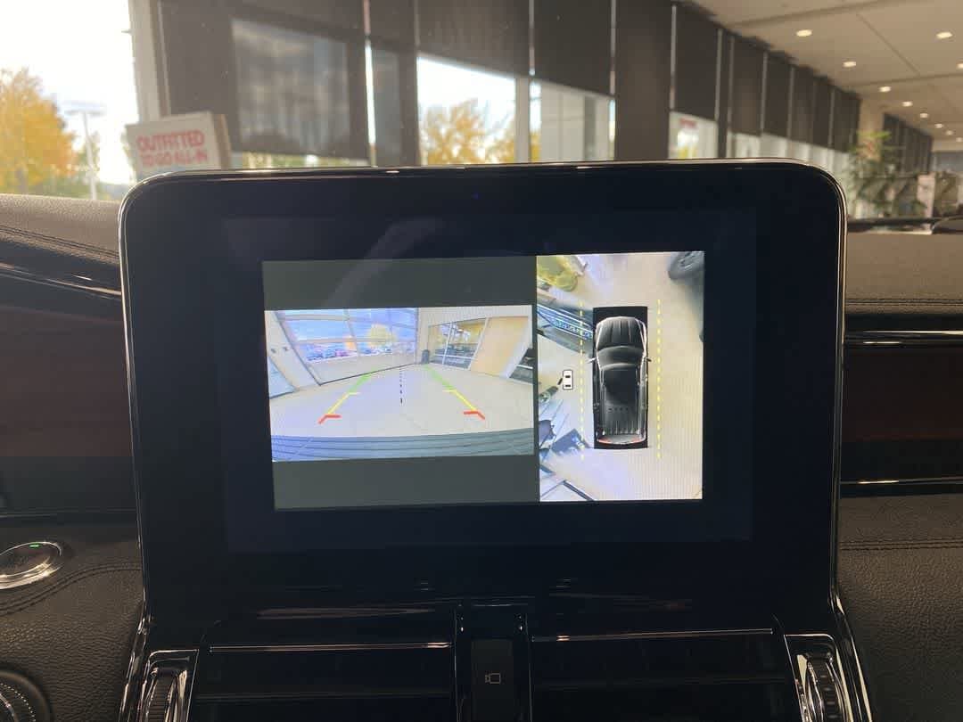 Thumbnail: 2020 Lincoln Navigator - 19