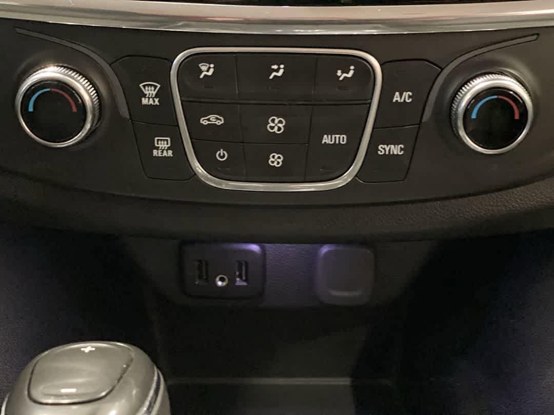 Thumbnail: 2020 Chevrolet Traverse - 21