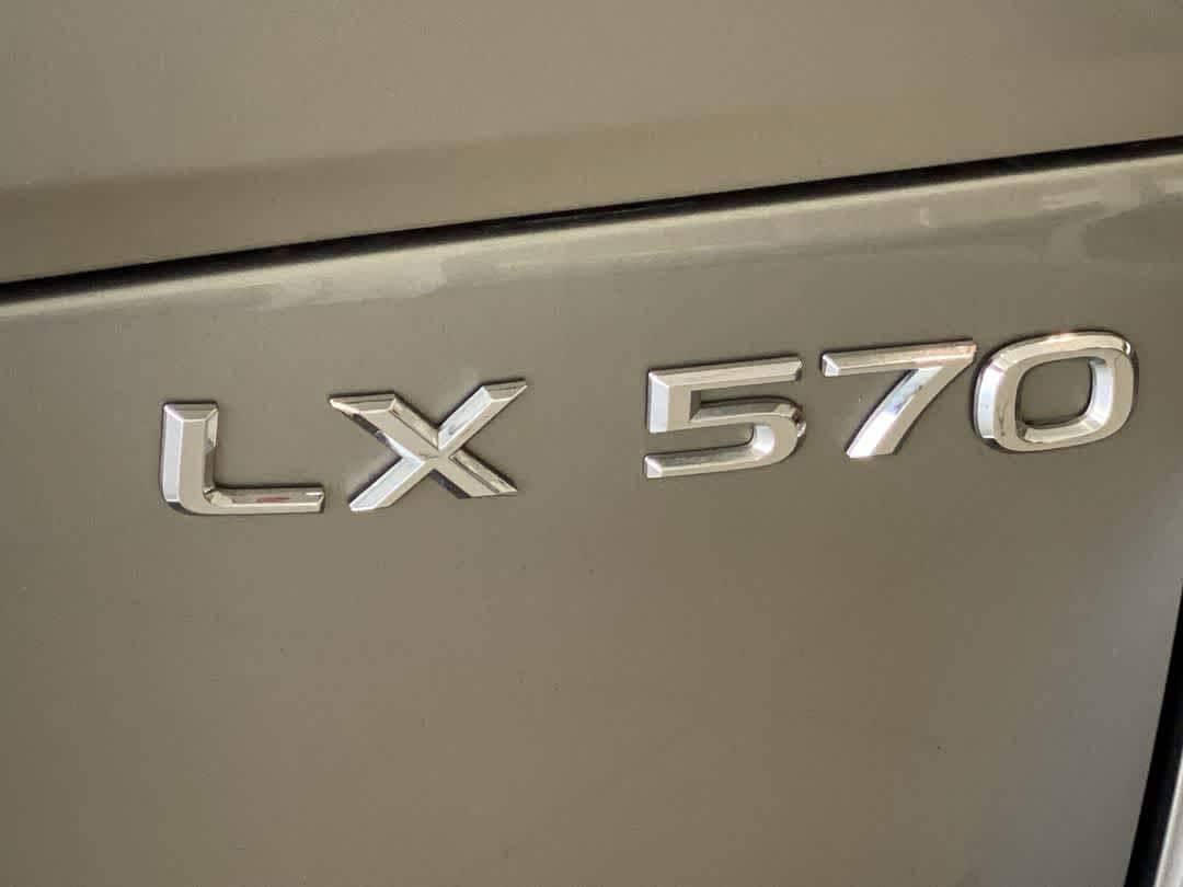 2017 Lexus LX 570 - Photo 11
