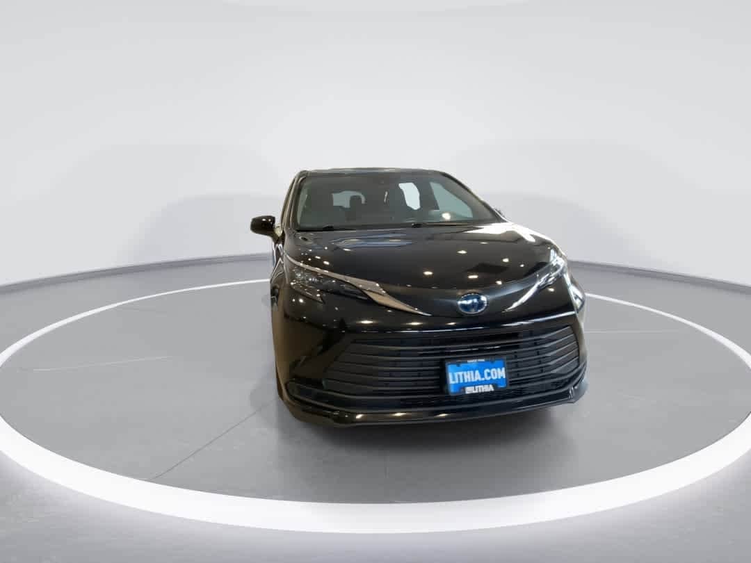 Thumbnail: 2025 Toyota Sienna - 3