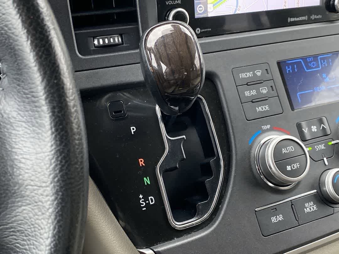 Thumbnail: 2020 Toyota Sienna - 20