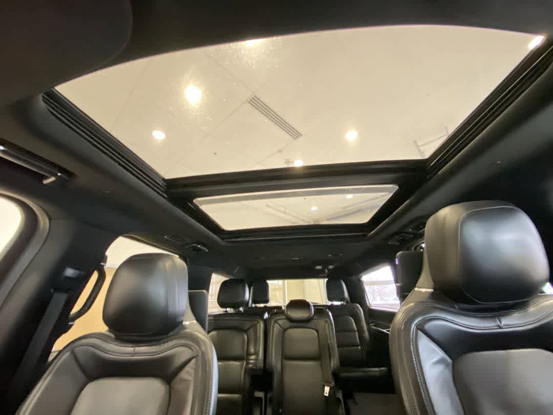 Thumbnail: 2020 Lincoln Navigator L - 25