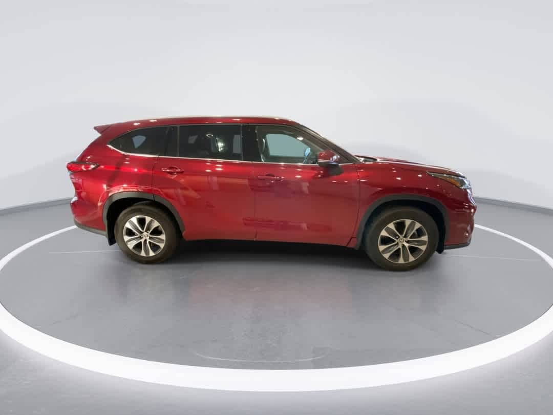Thumbnail: 2022 Toyota Highlander - 9