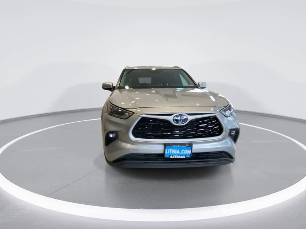 Used 2024 Toyota Highlander Hybrid XLE SUV
