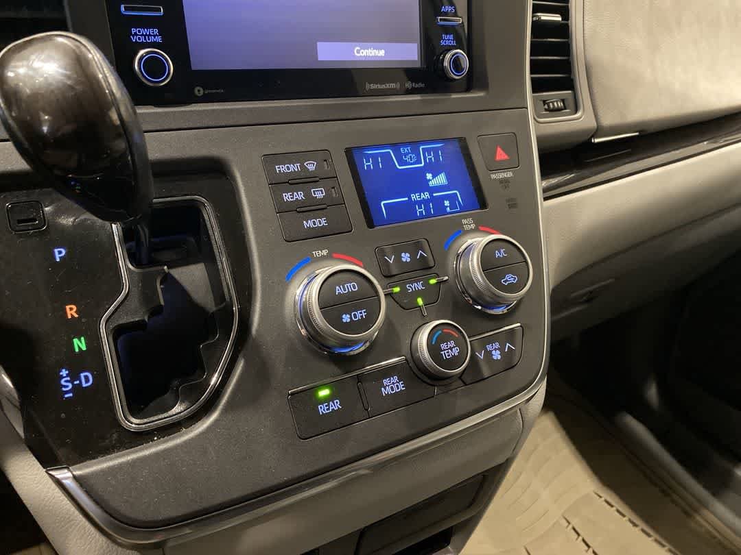Thumbnail: 2019 Toyota Sienna - 18