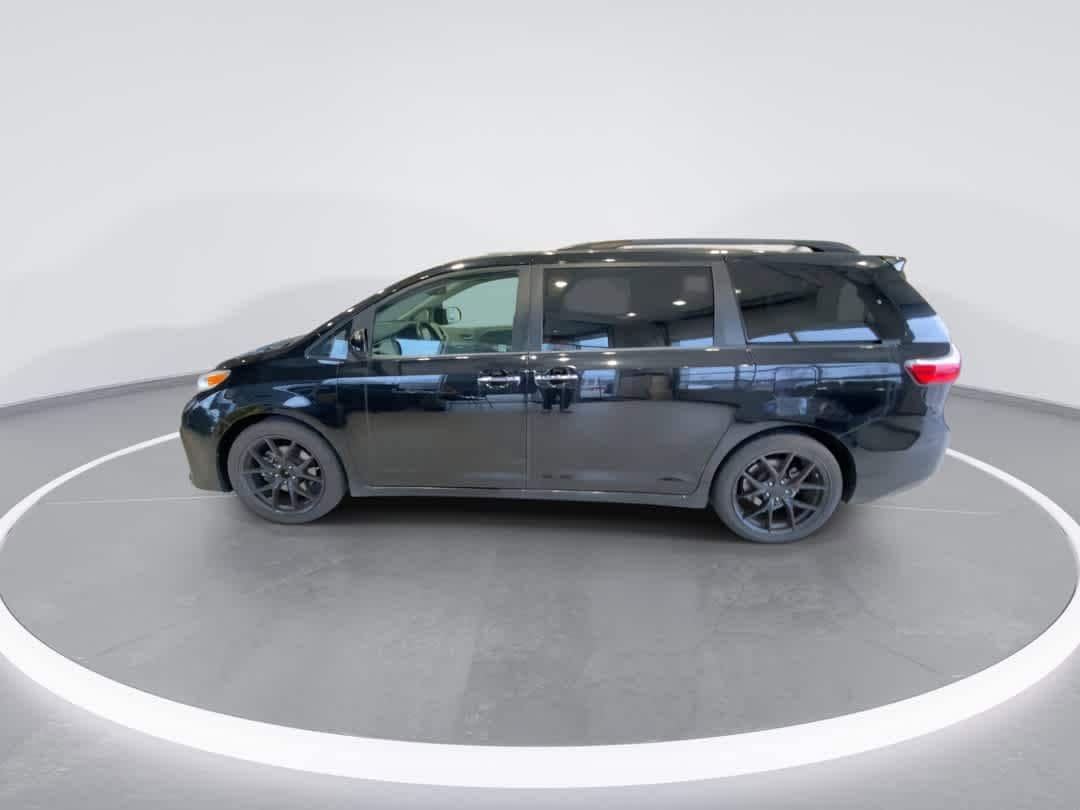 Thumbnail: 2020 Toyota Sienna - 5