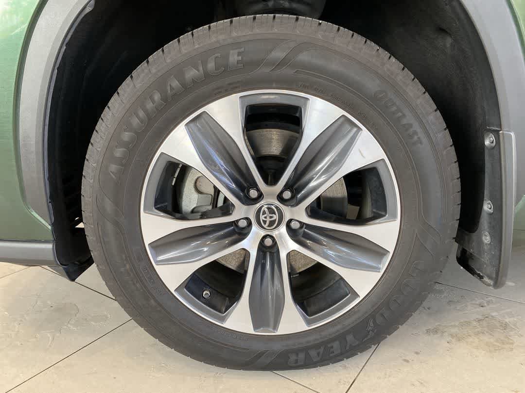 Thumbnail: 2023 Toyota Highlander - 21