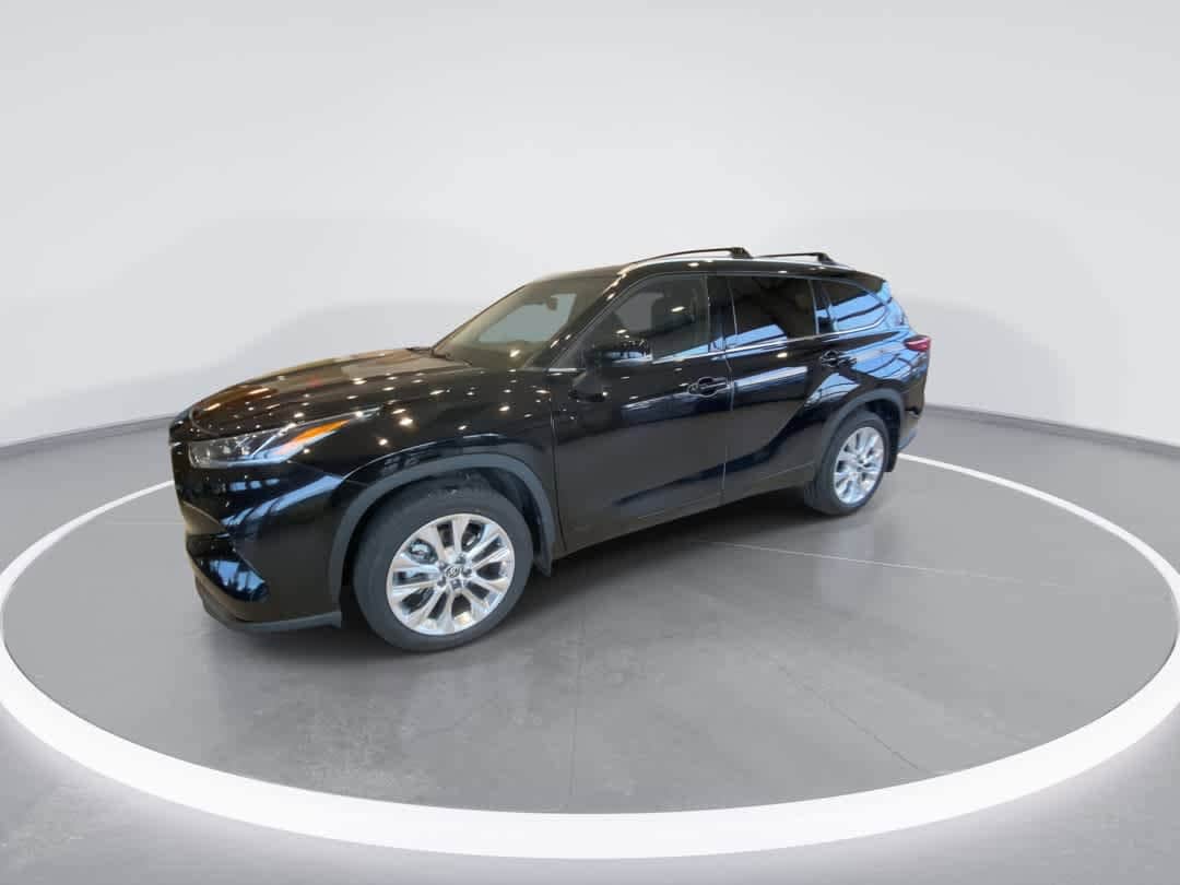 Thumbnail: 2023 Toyota Highlander - 4