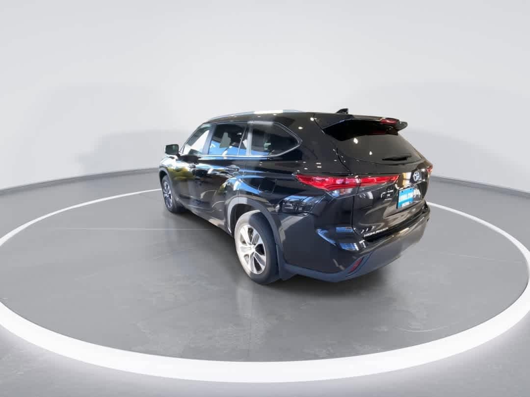 Thumbnail: 2023 Toyota Highlander - 6