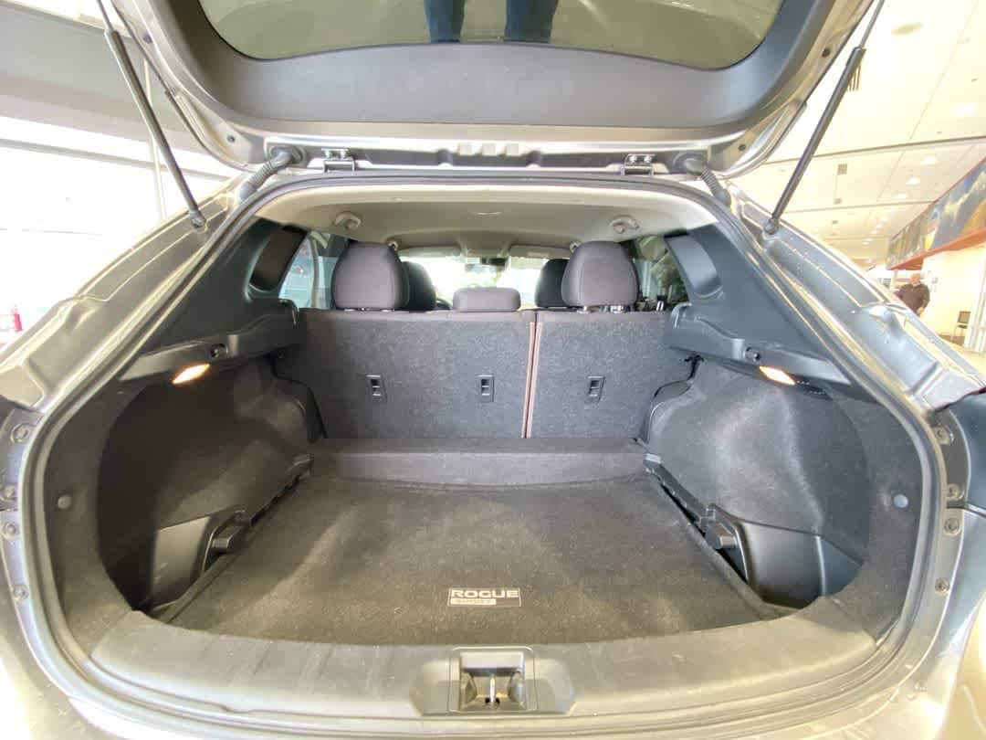 Thumbnail: 2021 Nissan Rogue Sport - 25