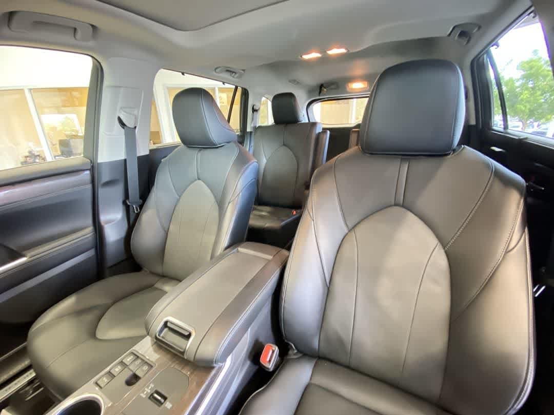 Thumbnail: 2023 Toyota Highlander - 14