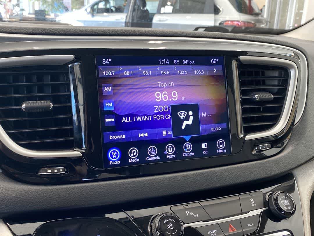 Thumbnail: 2017 Chrysler Pacifica - 16