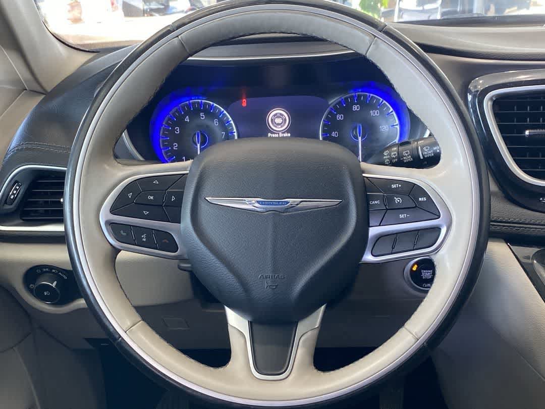 Thumbnail: 2018 Chrysler Pacifica - 17