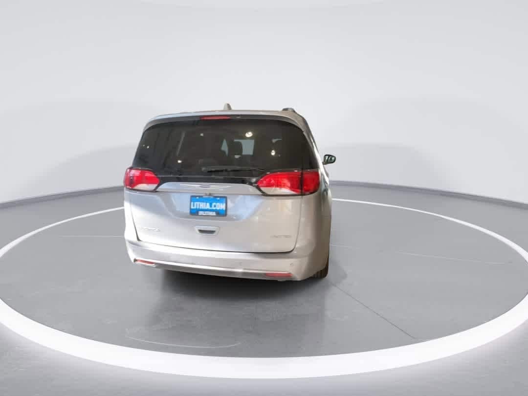 Thumbnail: 2018 Chrysler Pacifica - 7