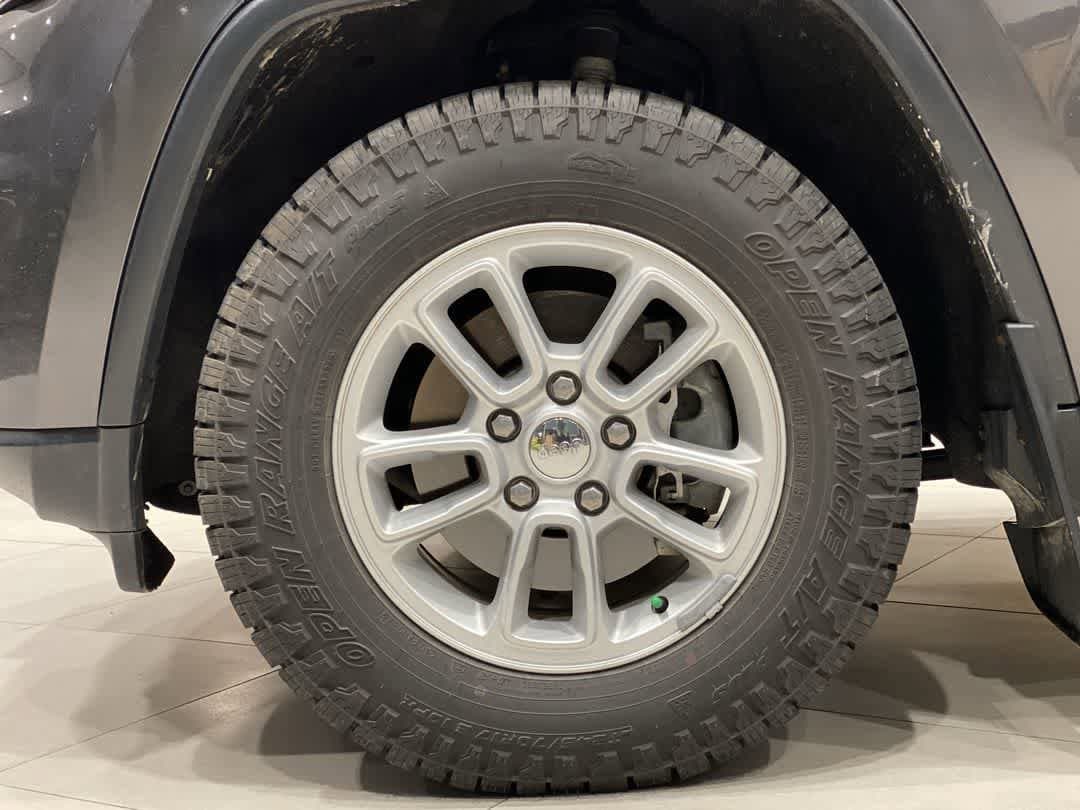 Thumbnail: 2020 Jeep Grand Cherokee - 12