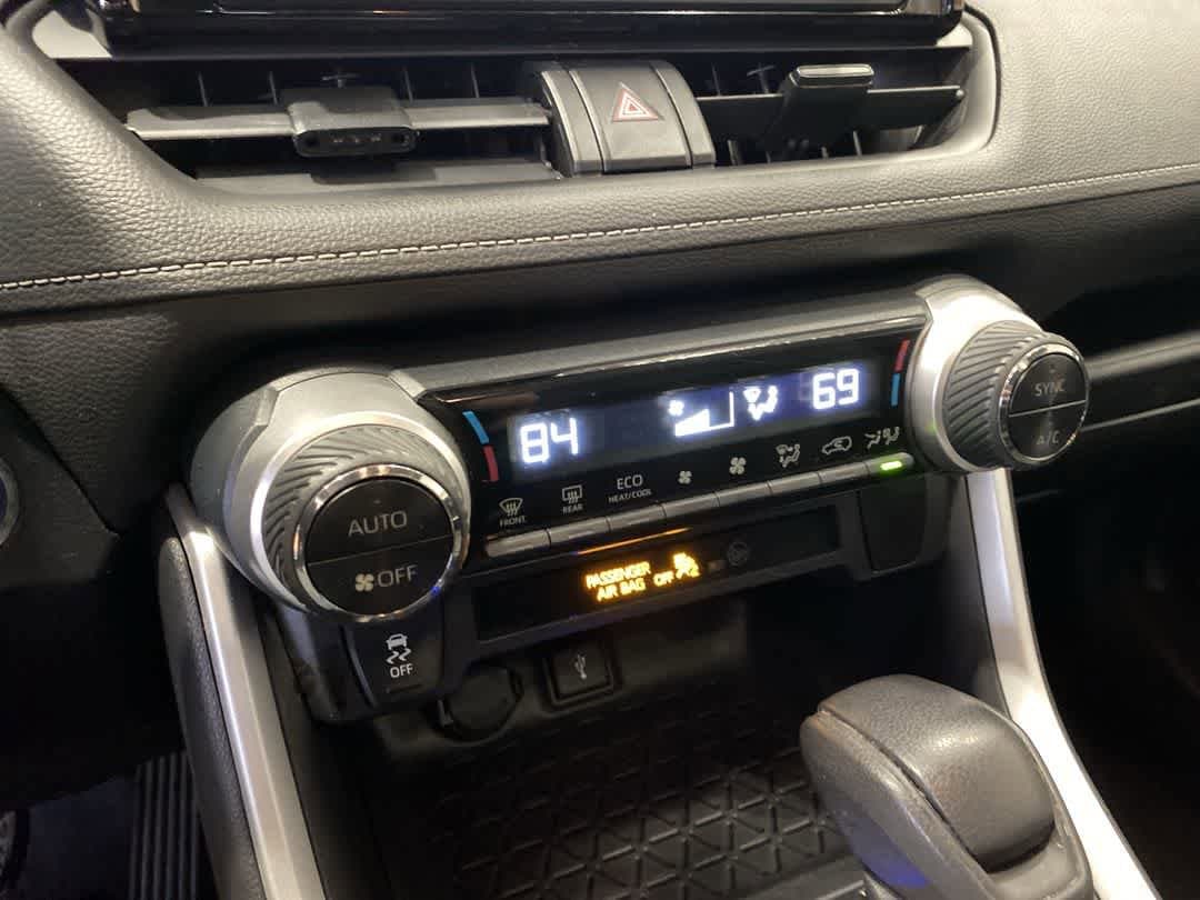 Thumbnail: 2020 Toyota RAV4 - 18