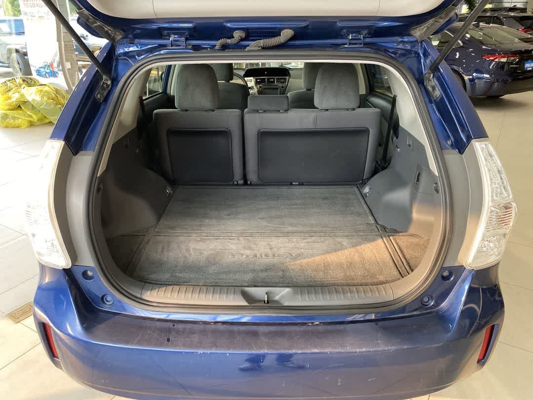 Thumbnail: 2012 Toyota Prius v - 24