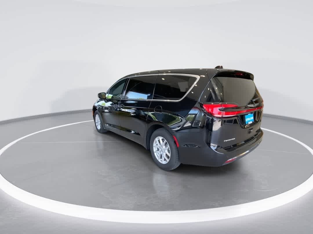 Thumbnail: 2025 Chrysler Pacifica - 6