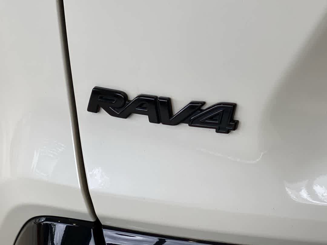 Thumbnail: 2022 Toyota RAV4 - 11