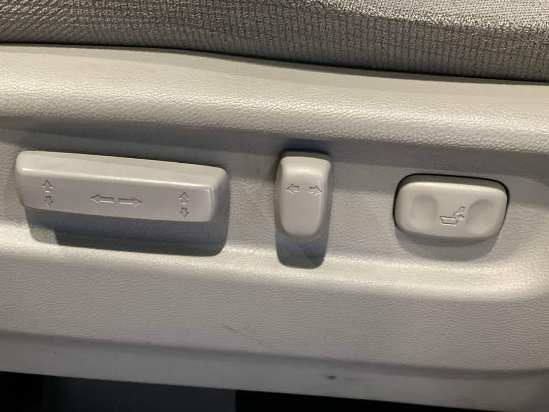 Thumbnail: 2016 Honda Pilot - 15