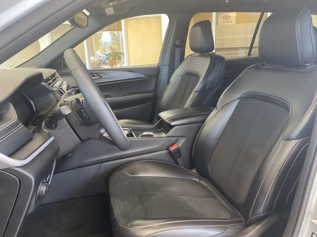 Thumbnail: 2024 Jeep Grand Cherokee L - 14