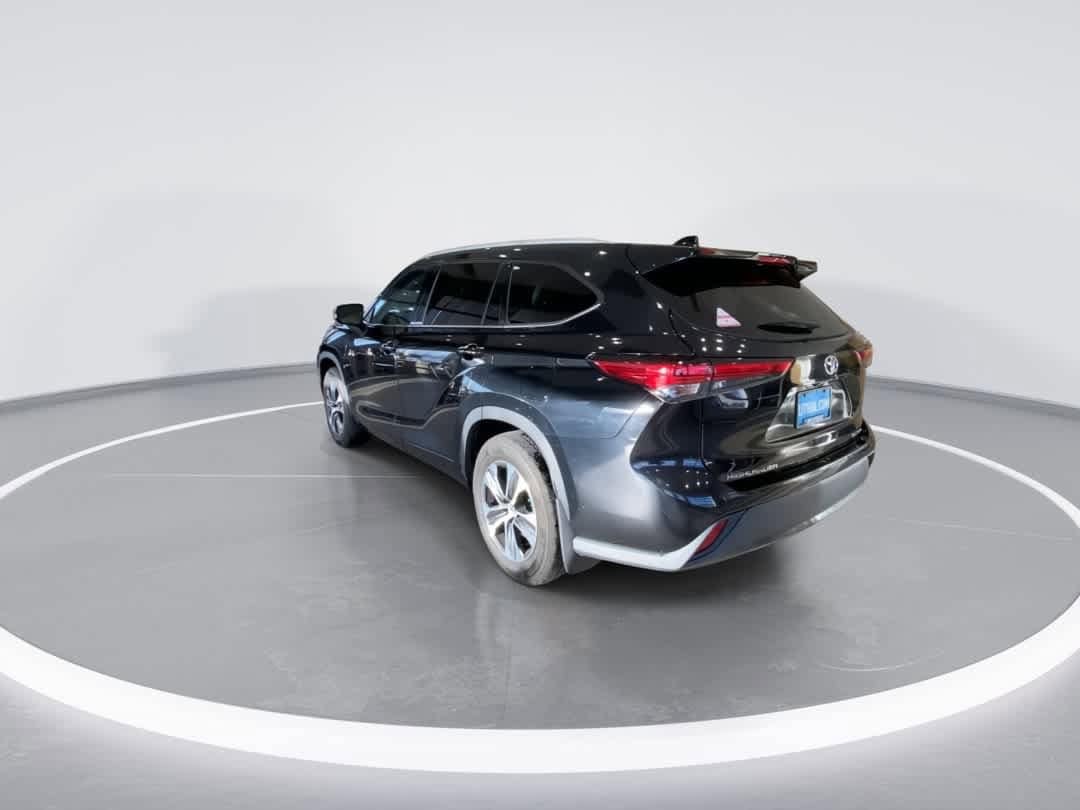Thumbnail: 2022 Toyota Highlander - 6