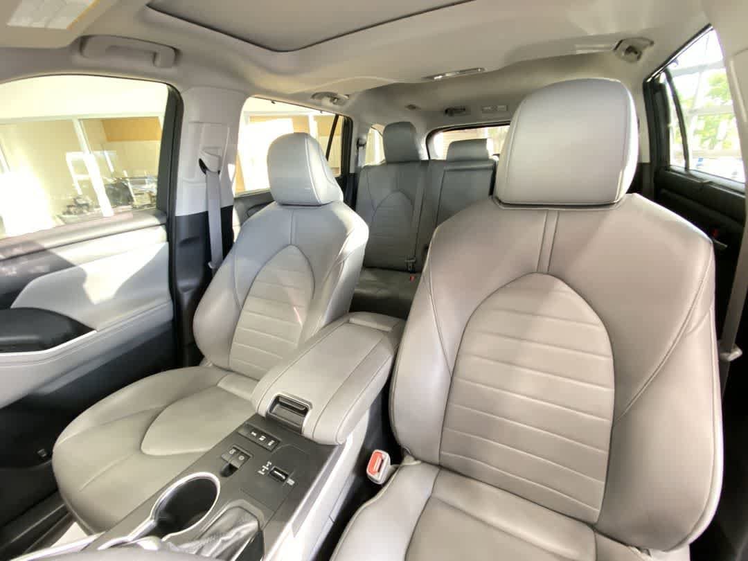 Thumbnail: 2022 Toyota Highlander - 13
