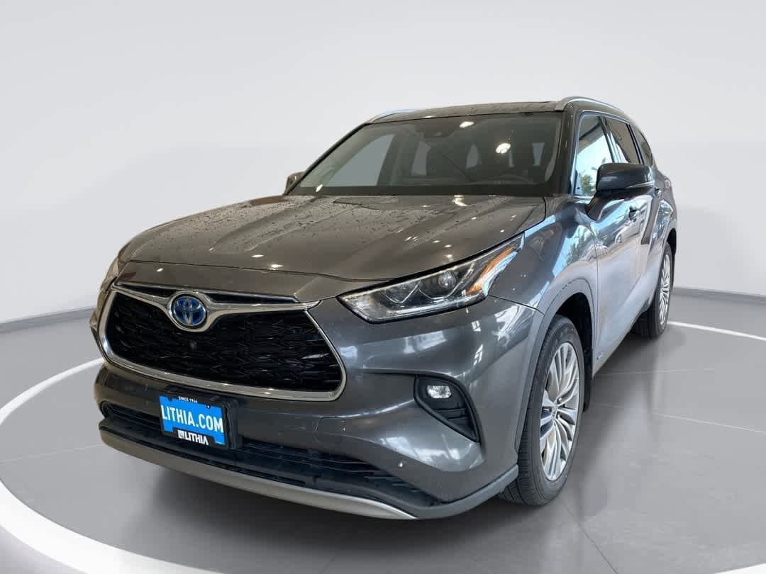 2022 Toyota Highlander Platinum Hybrid 4x4's photo