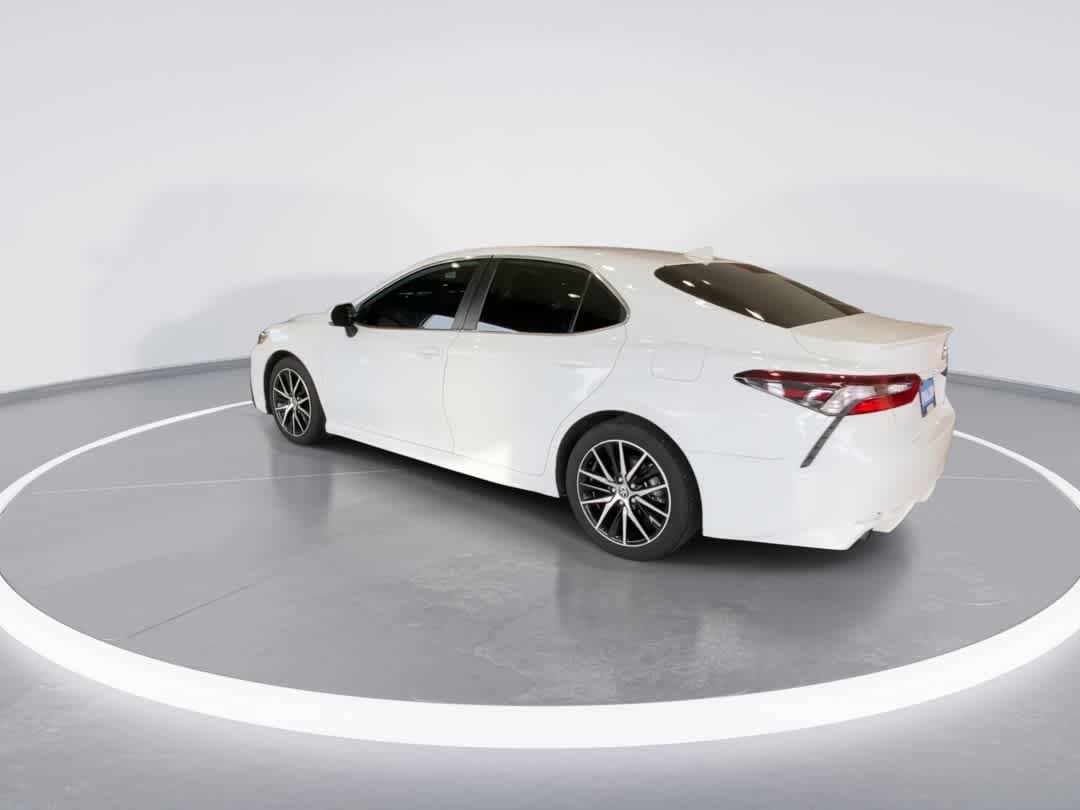 Thumbnail: 2022 Toyota Camry - 6