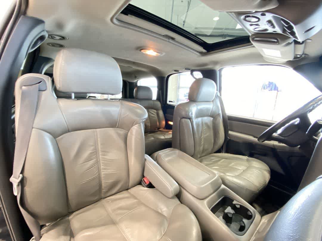 Thumbnail: 2002 Chevrolet Tahoe - 26