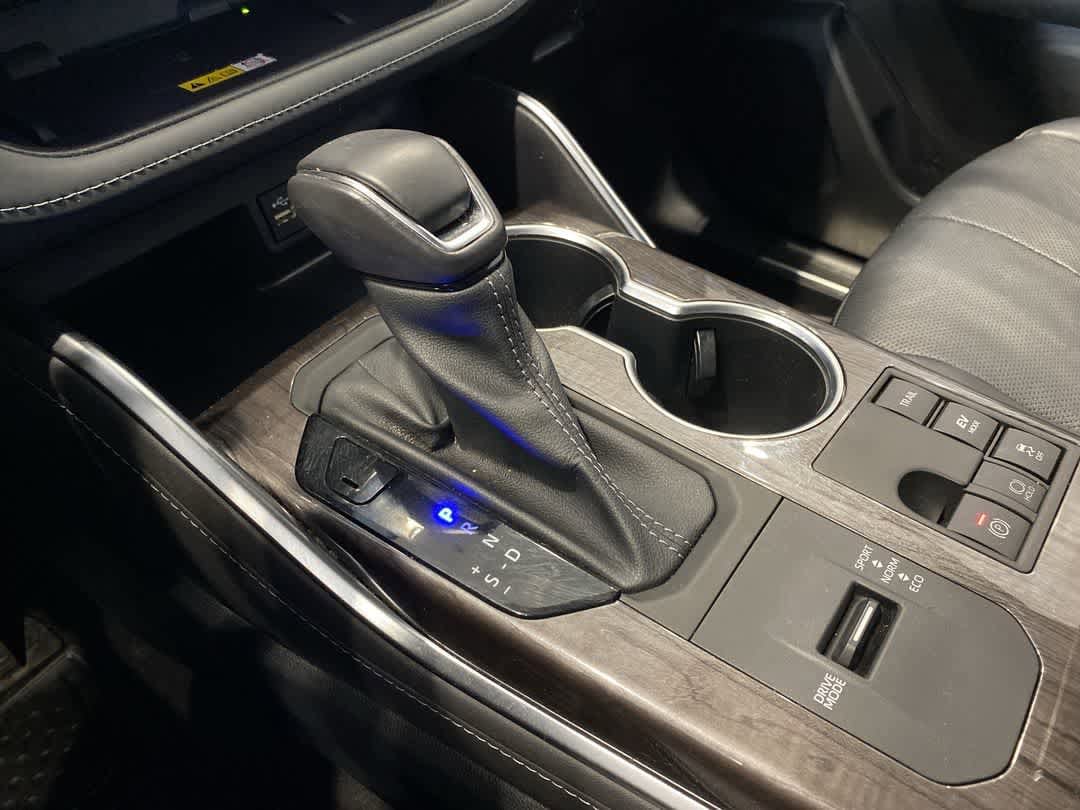 Thumbnail: 2023 Toyota Highlander - 21