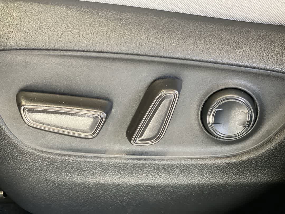 Thumbnail: 2022 Toyota RAV4 - 15