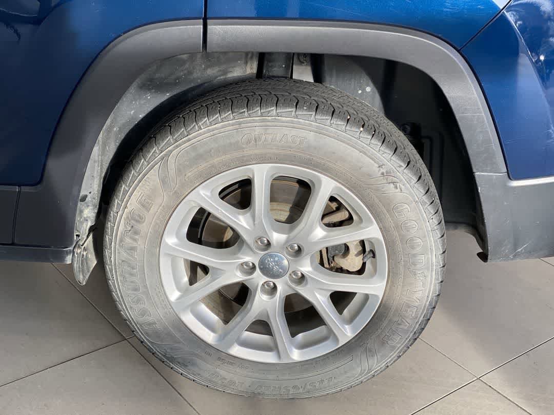 Thumbnail: 2018 Jeep Cherokee - 13