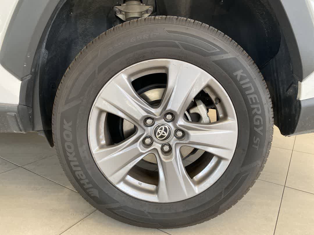 Thumbnail: 2022 Toyota RAV4 - 12