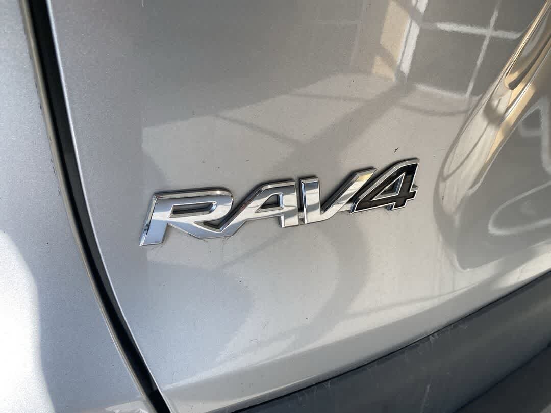 Thumbnail: 2022 Toyota RAV4 - 10