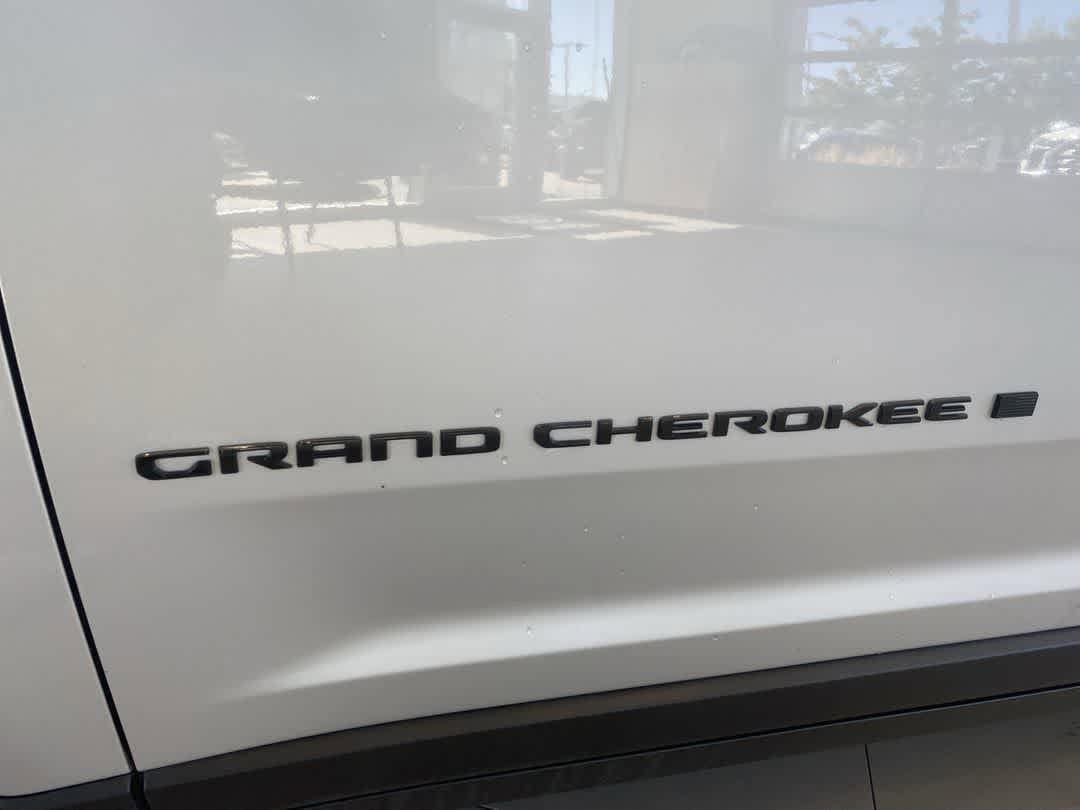 Thumbnail: 2024 Jeep Grand Cherokee L - 10