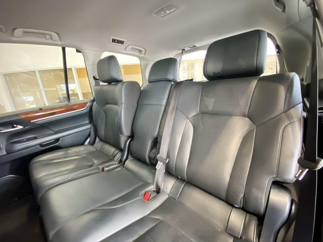2017 Lexus LX 570 - Photo 24