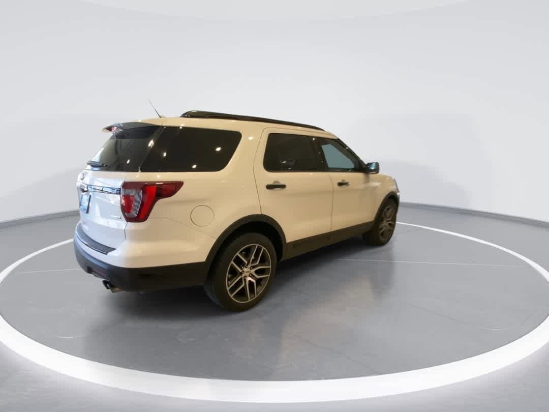 Thumbnail: 2018 Ford Explorer - 8