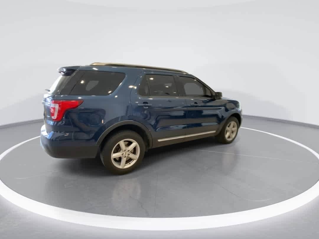 Thumbnail: 2017 Ford Explorer - 8