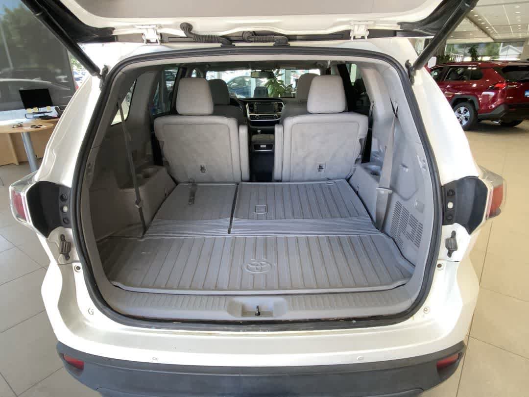 Thumbnail: 2015 Toyota Highlander - 27