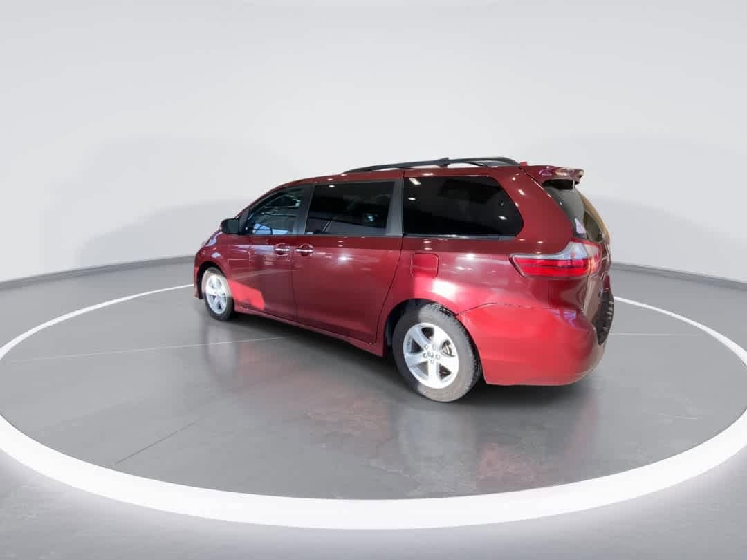 Thumbnail: 2020 Toyota Sienna - 6