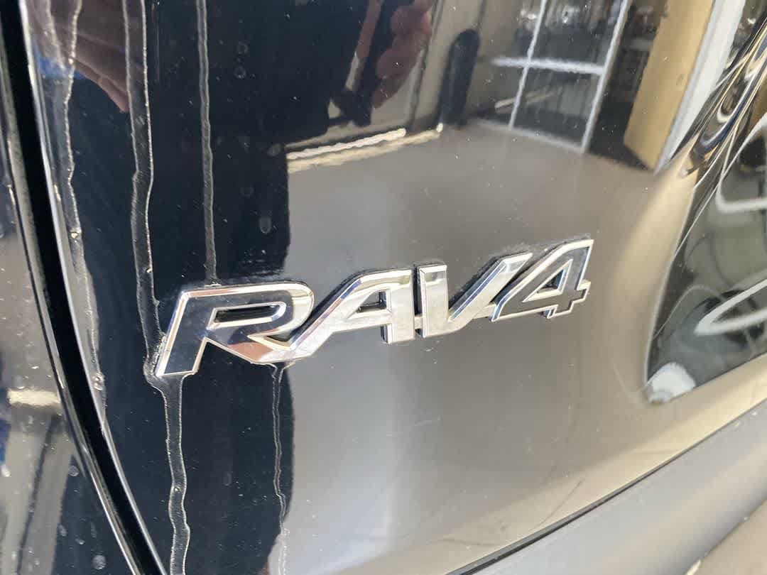 Thumbnail: 2020 Toyota RAV4 - 11
